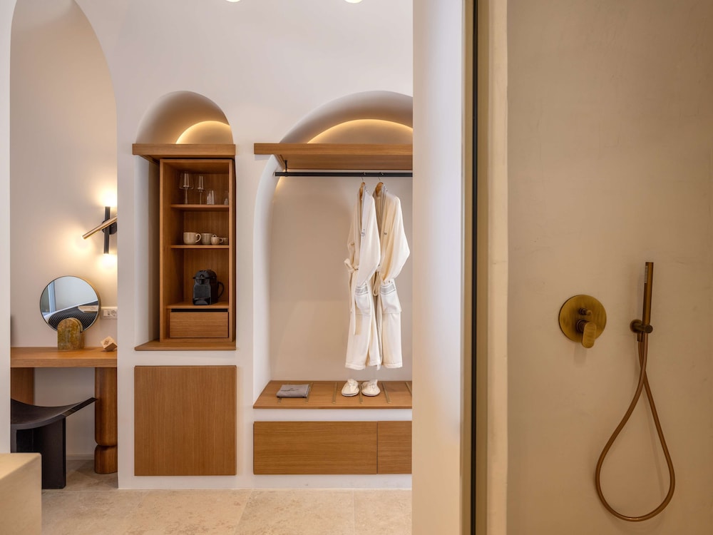 Vivid Sunset & Sea View Junior Suite with Jacuzzi - Photo 4