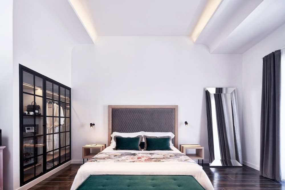 Senior Suite, Jetted Tub, Sea View - Photo 1