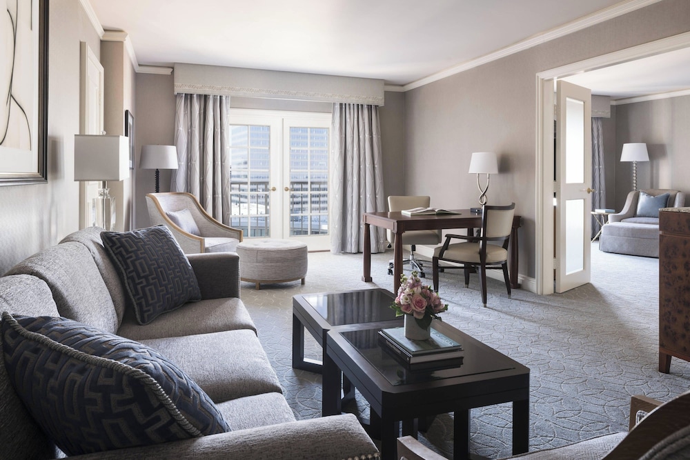 Executive Suite, 1 Bedroom, Balcony - Photo 2