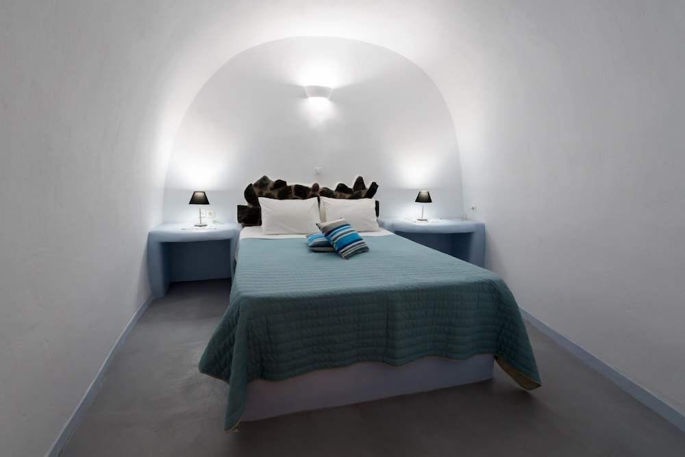 Deluxe Villa, 2 Bedrooms, Jetted Tub (Caldera View)