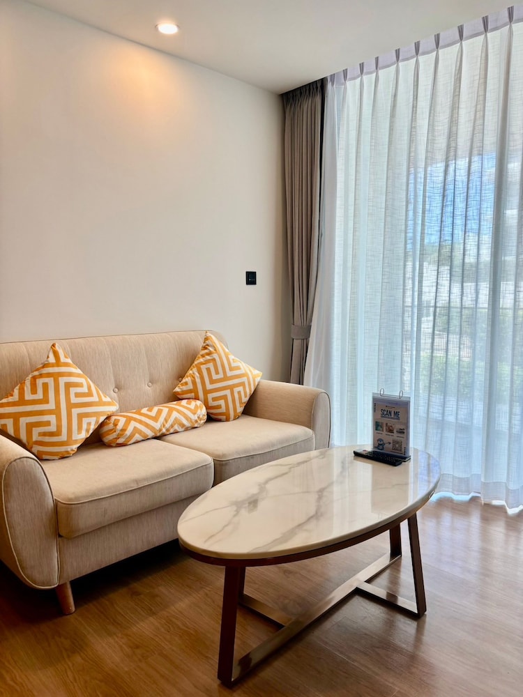 Premier Suite - Photo 10