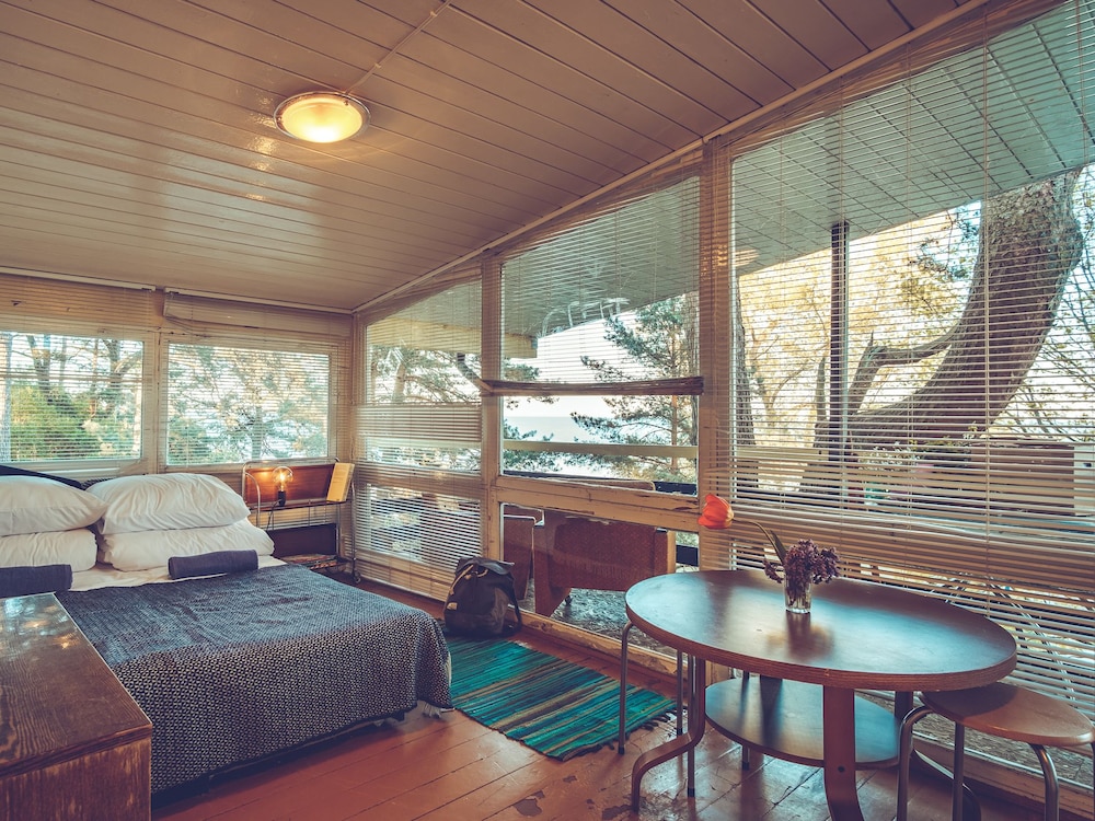 Family Room (max 6)