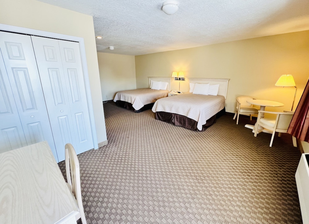 Deluxe Room, 2 Queen Beds, Patio, Courtyard Area photo 3