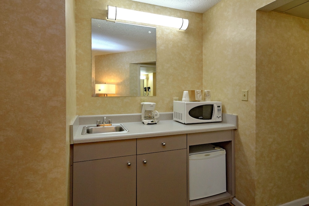Suite, 2 Queen Beds, Fireplace - Photo 2
