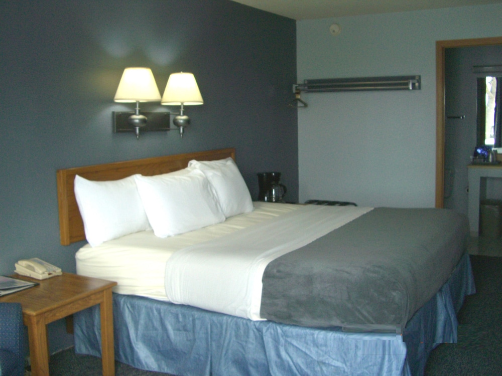 Standard Room, 1 King Bed photo 3