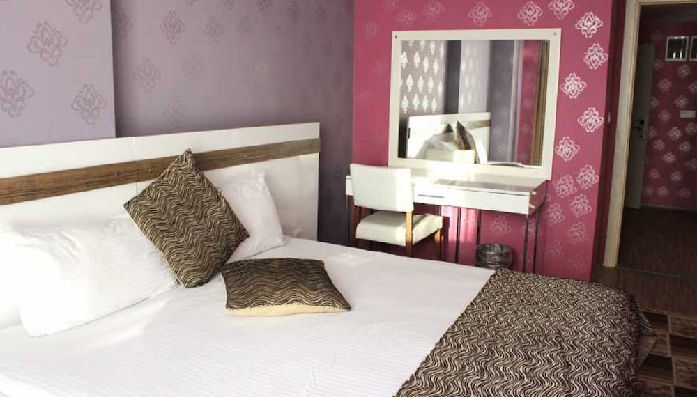 Comfort Suite, 1 King Bed, Sea Facing photo 1