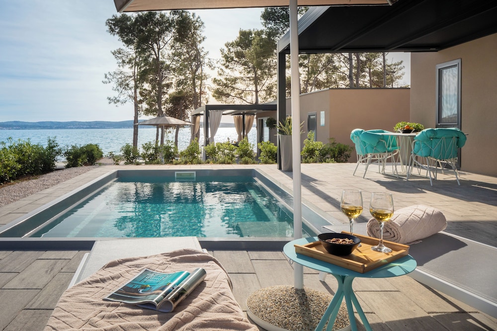 Luxury Holiday Home with pool photo 1