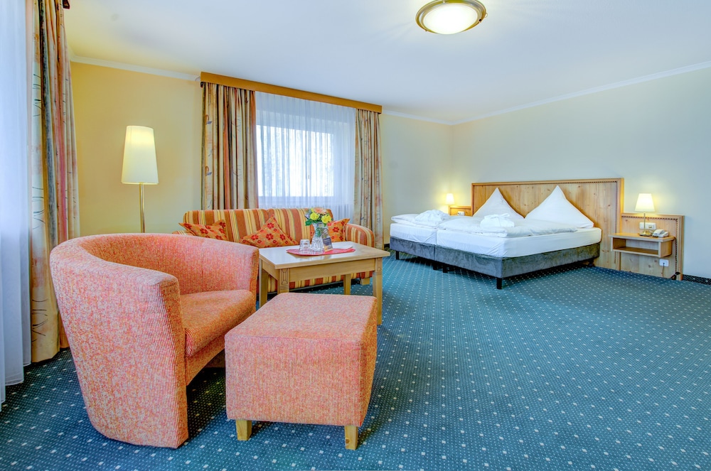 Classic Triple Room, 1 King Bed With Sofa Bed photo 1