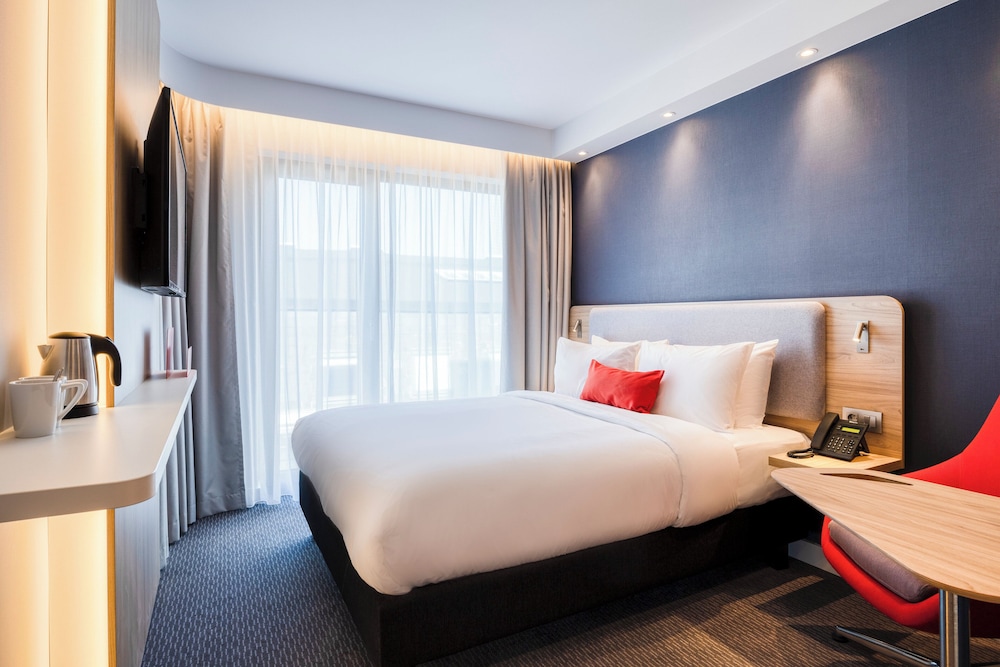 Standard Room, Multiple Beds - Photo 4