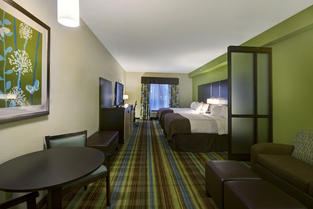 Suite, 2 Queen Beds (Additional Living Area) - Photo 3