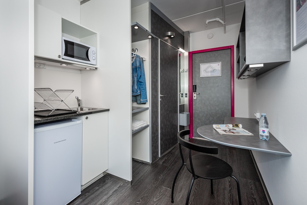 Studio, 1 Twin Bed, Kitchenette
