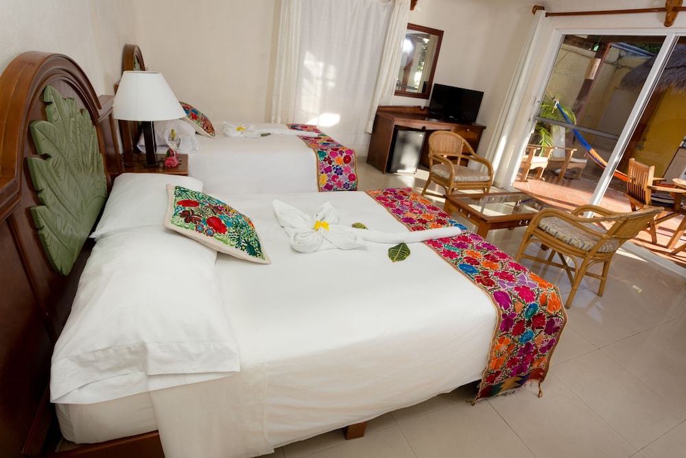 Room, 2 Queen Beds, Garden View (with shared terrace) photo 1
