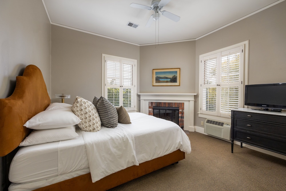 Room, 1 Queen Bed photo 1