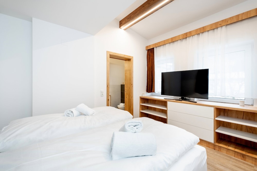 Apartment, 3 Bedrooms, Sauna, Mountain View