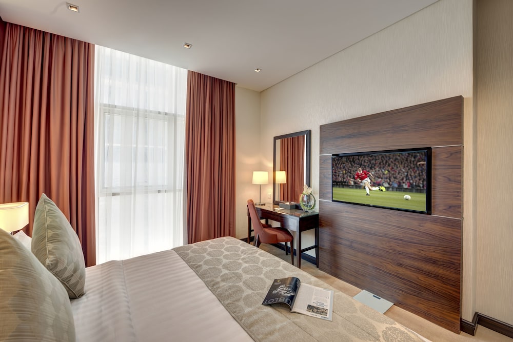 One Bedroom Apartment Canal View