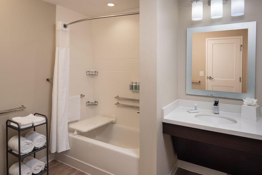 Studio, 2 Queen Beds (Mobility Accessible, Roll-In Shower) photo 3