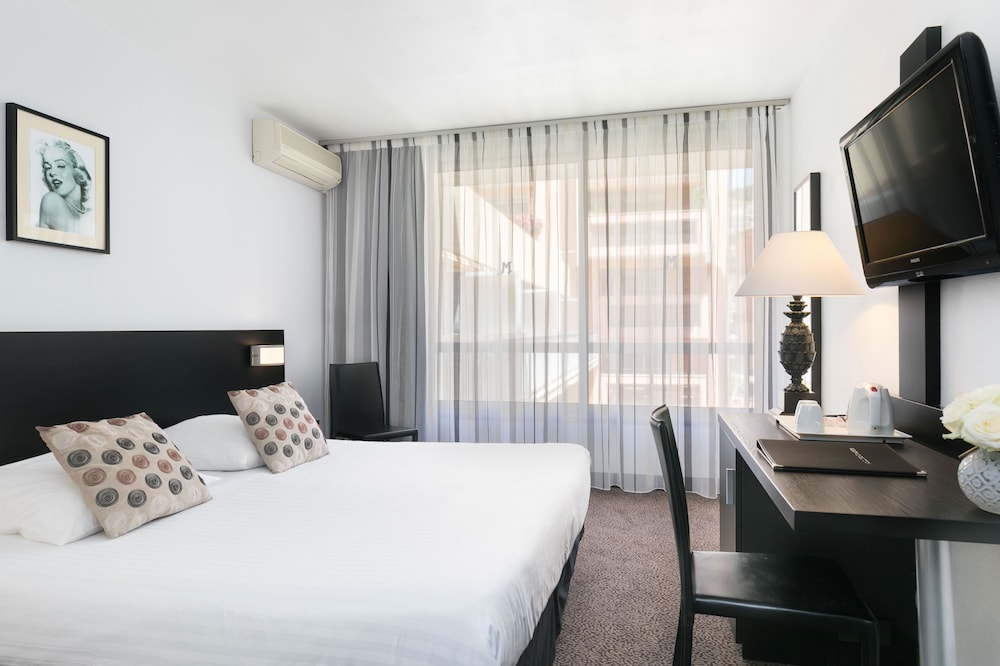 Superior Room, 1 King Bed, Non Smoking - Photo 1