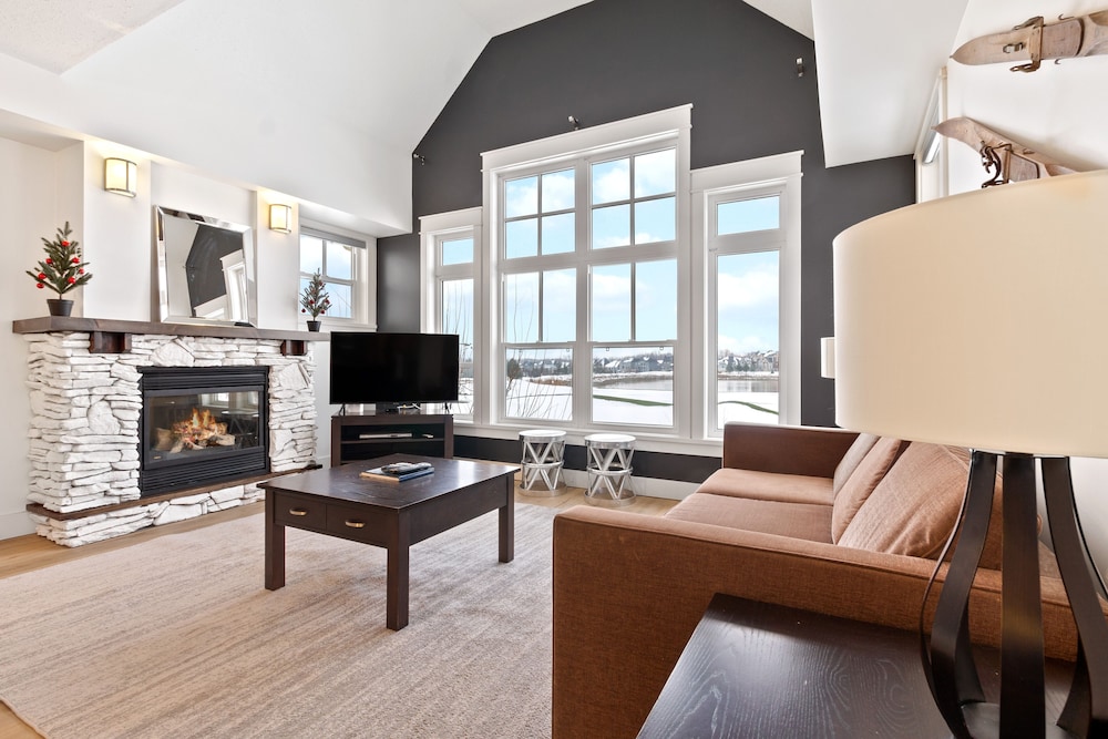 Premium Townhome, 3 Bedrooms (204 Rivergrass - Pet Friendly)
