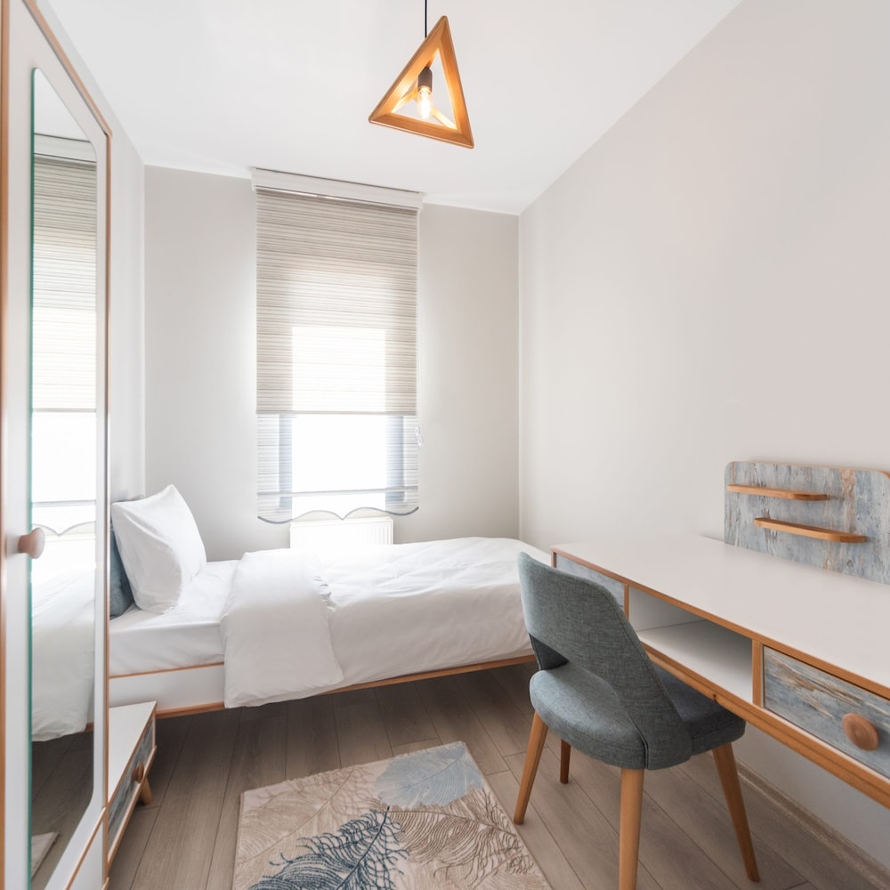 Executive Suite - Photo 3