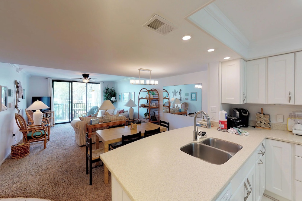 Condo, 2 Bedrooms photo 3