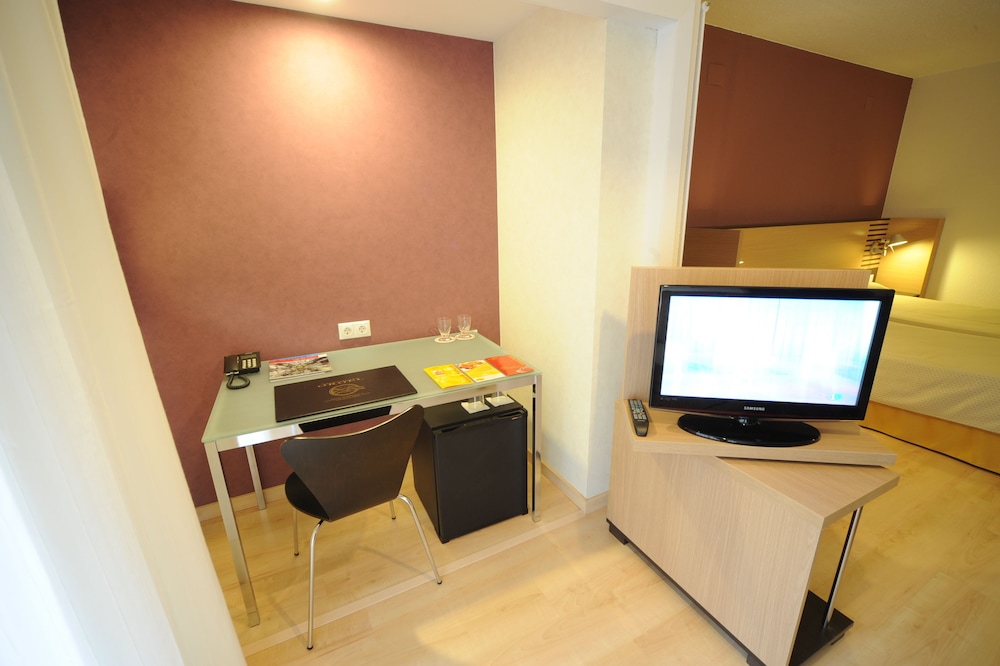 Double Room - Photo 3