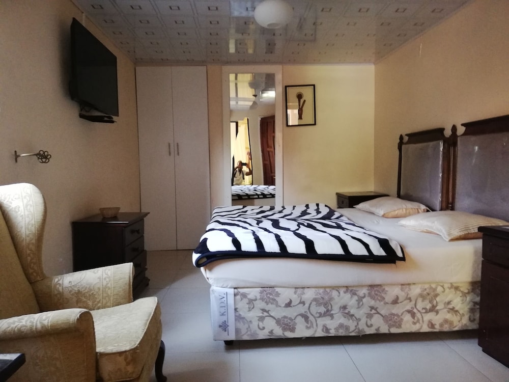 Executive House photo 2