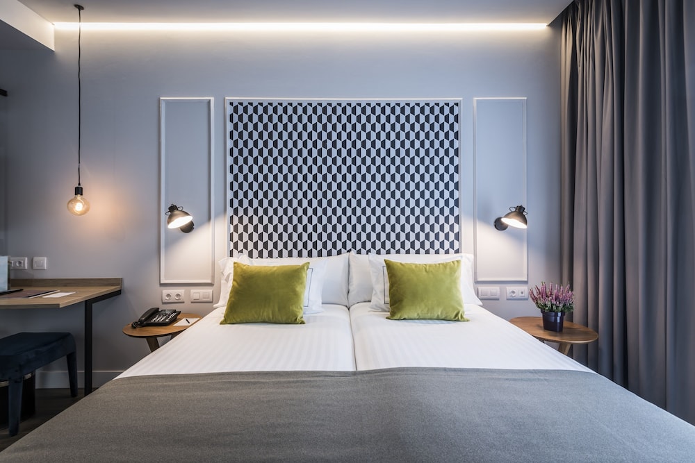 Standard Twin Room, City View
