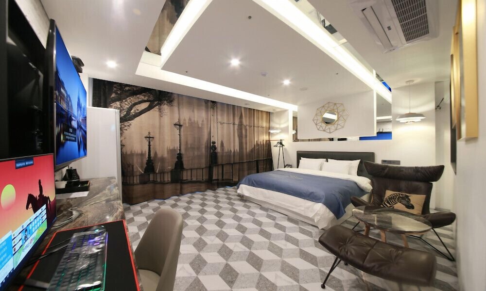 Deluxe Double Room - Photo 19