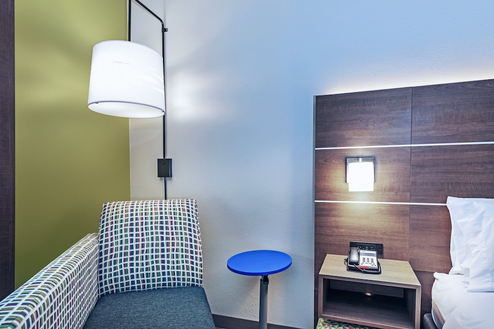 Standard Room, Multiple Beds, Accessible, Non Smoking (Comm) - Photo 5