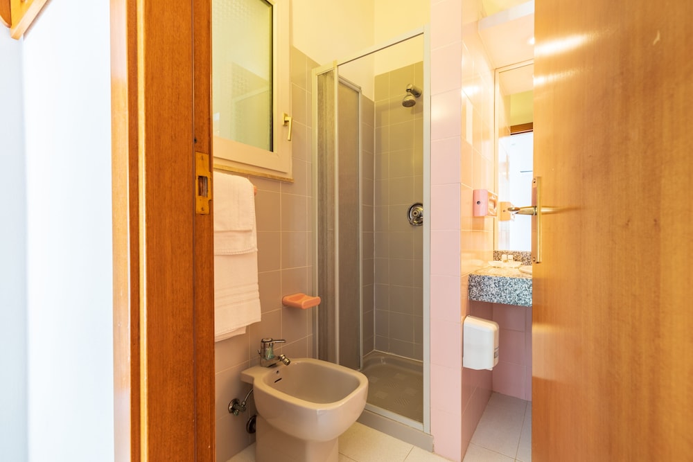 Economy Double or Twin Room photo 2