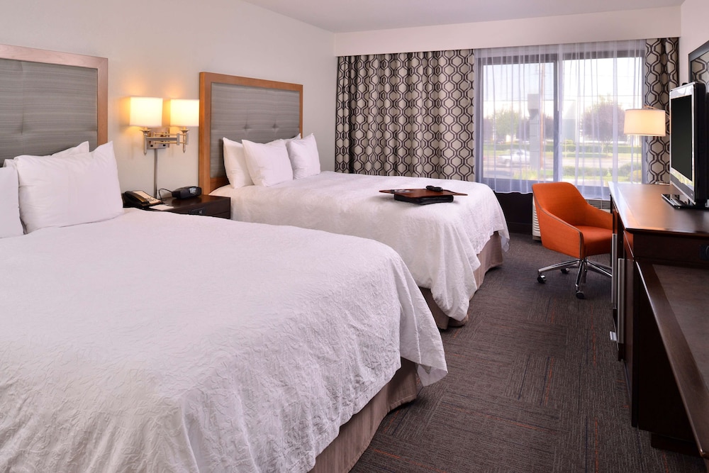 Standard room with two double beds