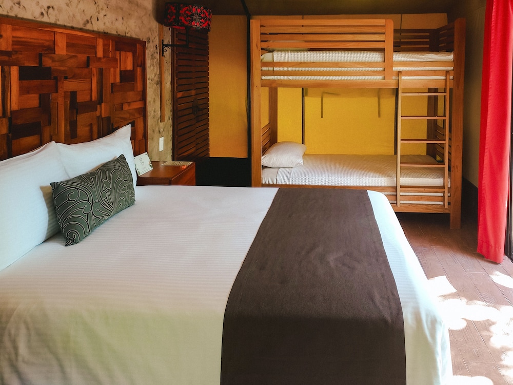 1 King Bed, Garden View (Harmony Tent)