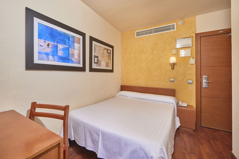 Single Room, Mountain View