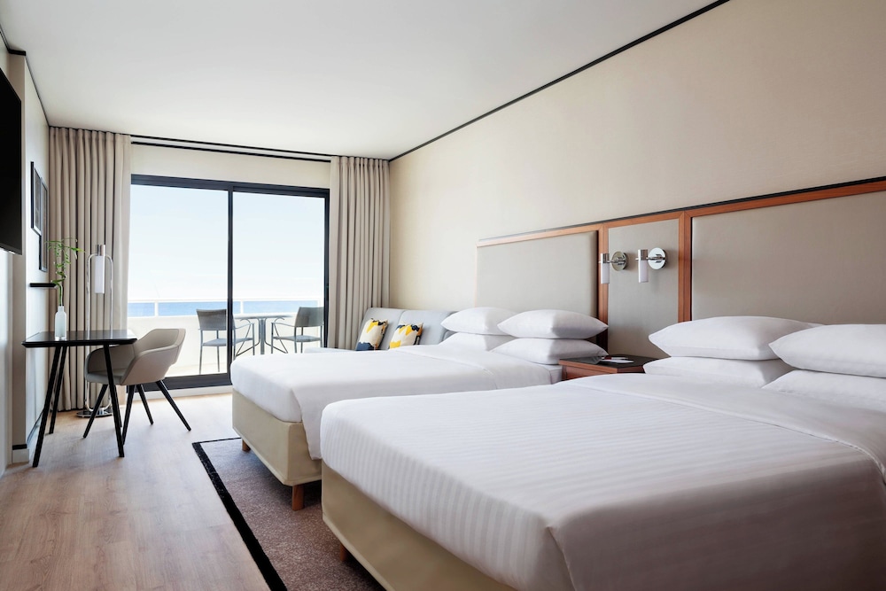 Deluxe Room, 2 Double Beds, Sea View