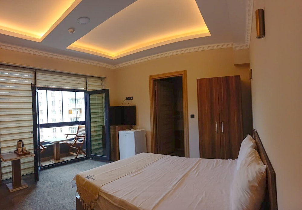 Comfort Room, Multiple Beds - Photo 1