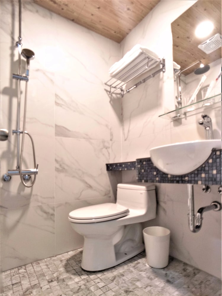 Standard Twin Room - Photo 4