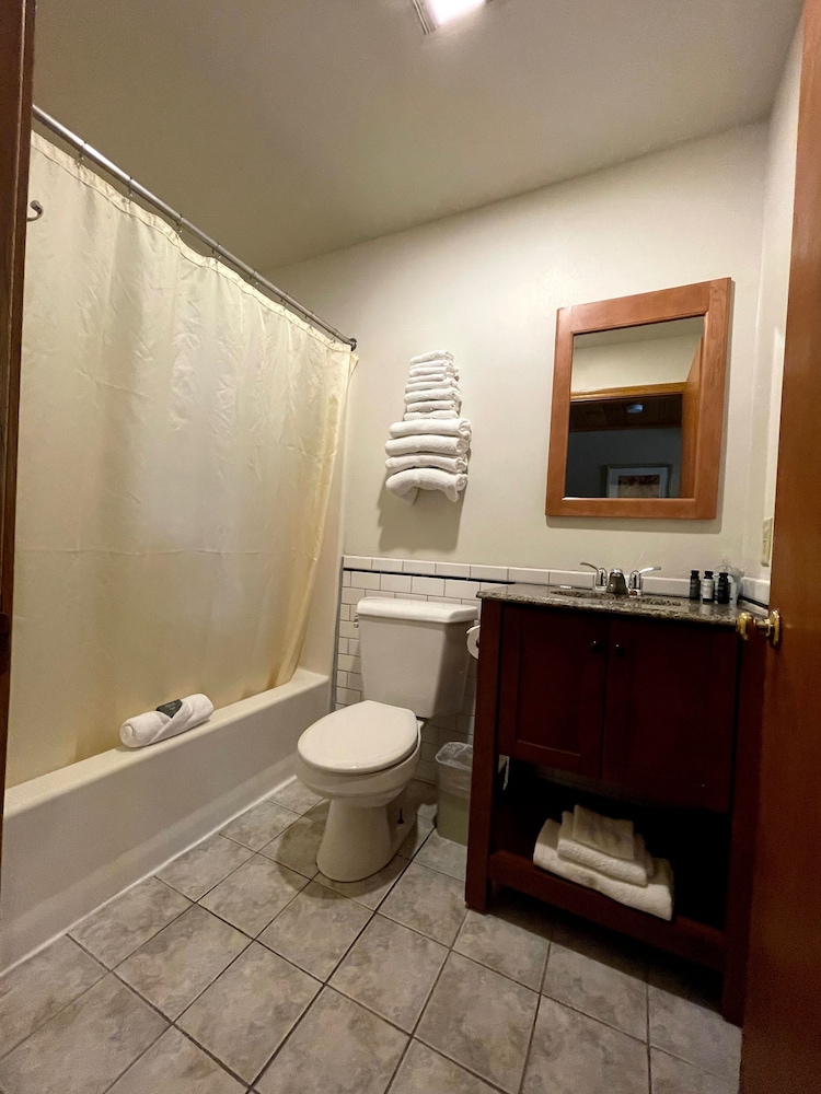 Family Cabin, 1 Bedroom photo 2