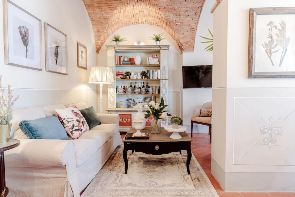 Villa photo 1