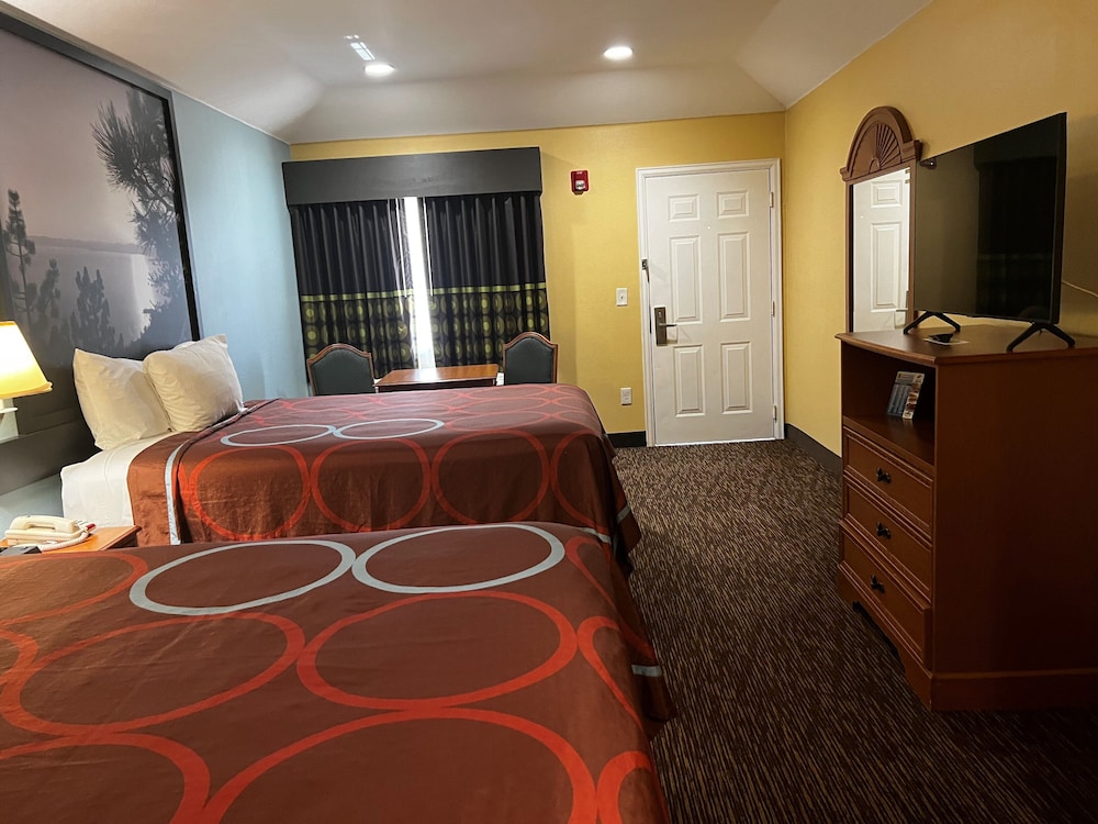 Standard Room, 2 Queen Beds - Photo 1