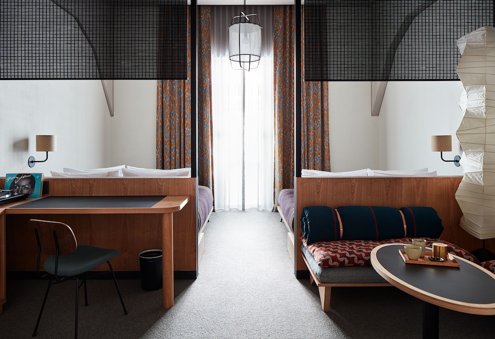 Historic Twin, Non Smoking (Sleeps: 2 adults and 2 children under 12 yrs) - Photo 1