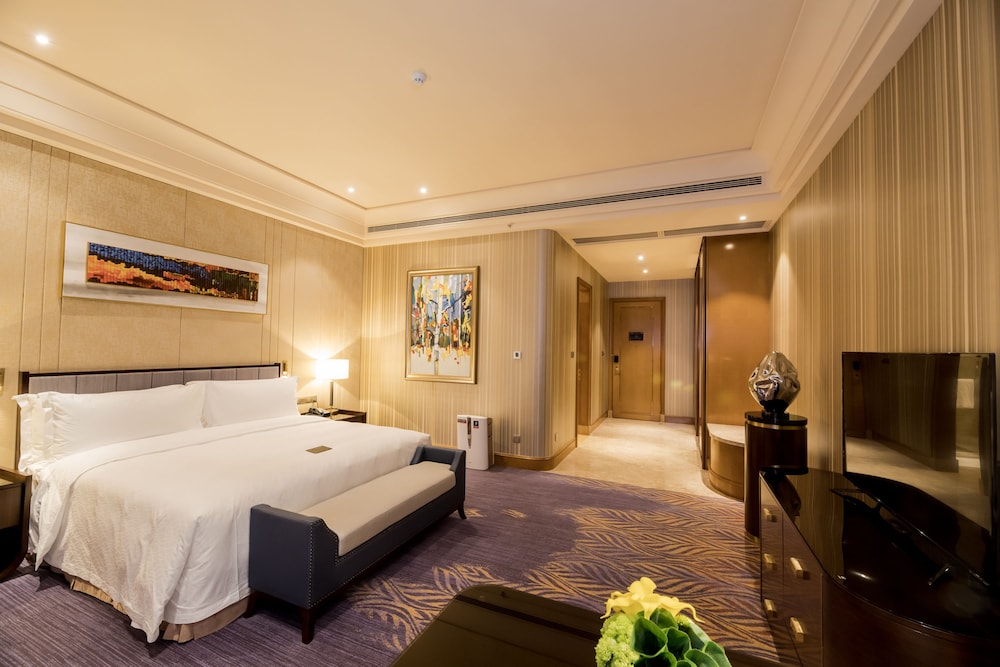 Deluxe Sea View Room with King Size Bed - Photo 1