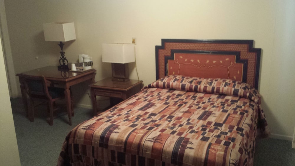 Room, 1 Queen Bed photo 1