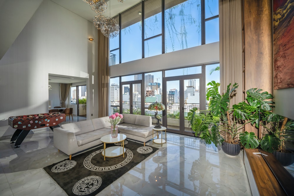Panoramic Penthouse