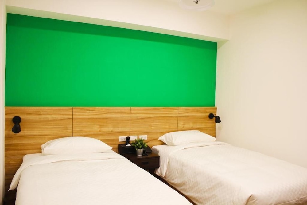 Standard Twin Room, No Windows