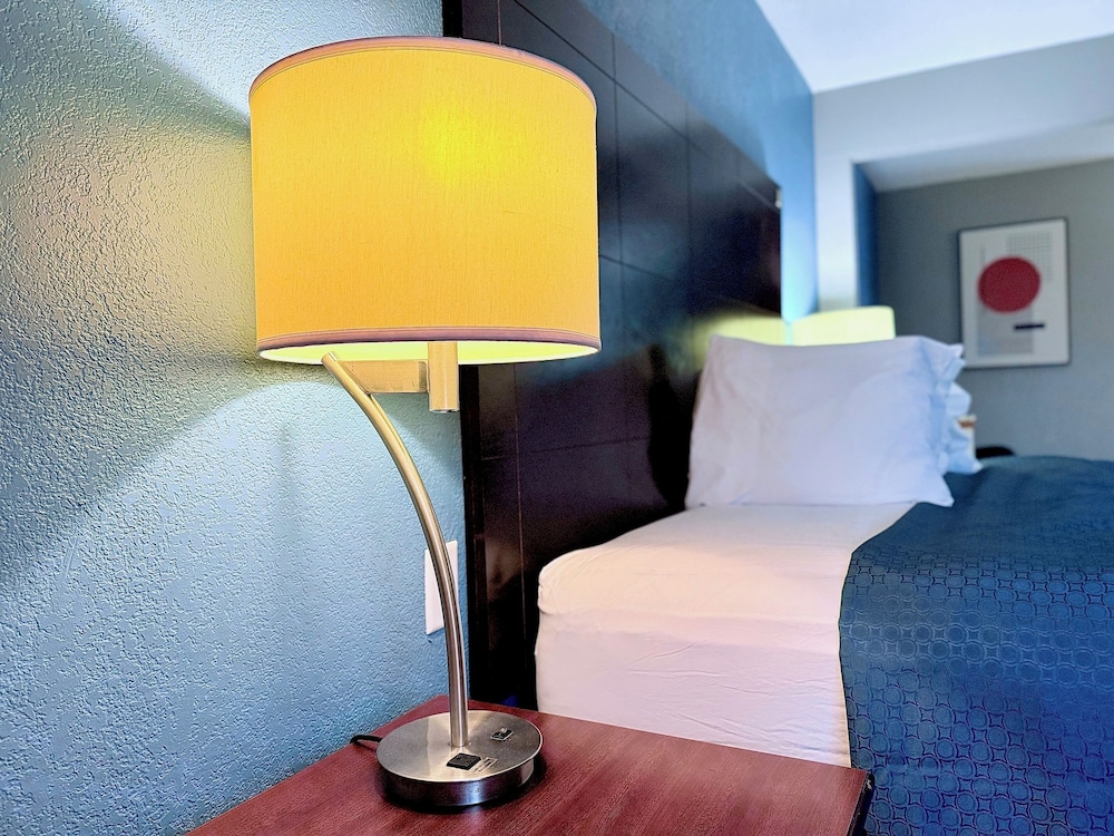 Standard Room, 1 King Bed - Photo 3