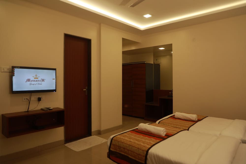 Deluxe Twin Room with Balcony - Photo 12