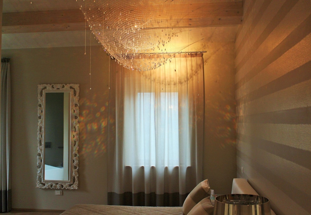 Suite, 1 Queen Bed photo 2