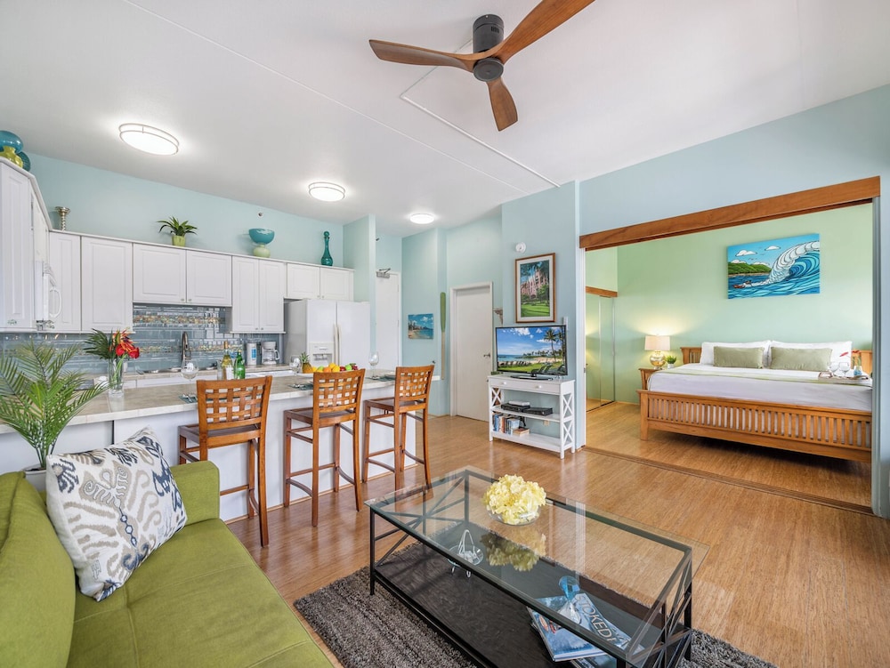 Premium Remodeled Condo with Ocean View and Parking: Premium Condo, 1 Bedroom, Air conditioning, Ocean View (0114) photo