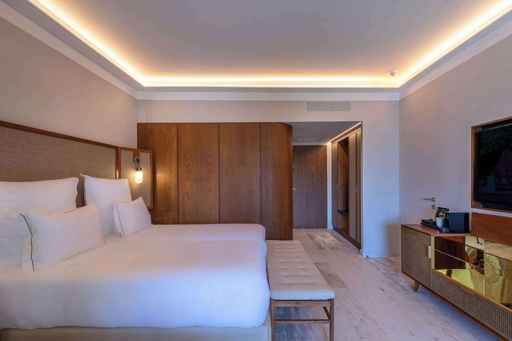 Deluxe Room, 1 King Bed, Garden View