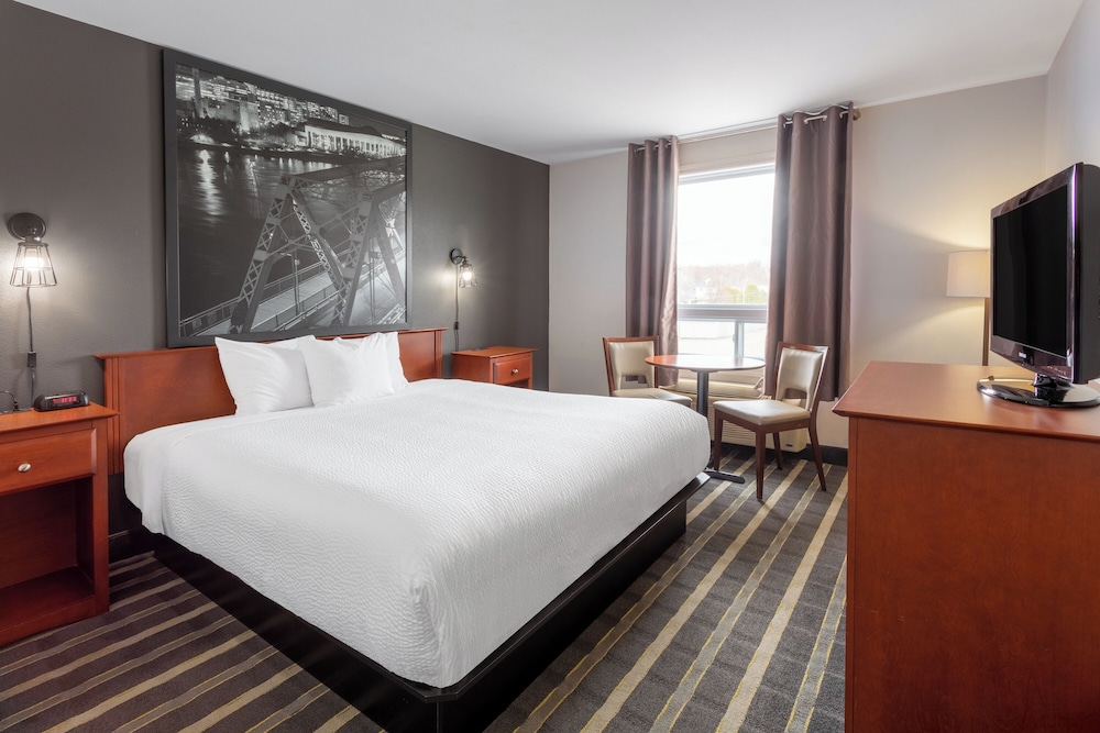 Suite, Multiple Beds, Non Smoking - Photo 3